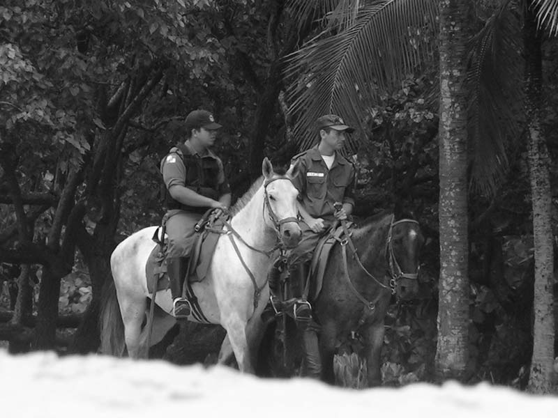 policiers à cheval